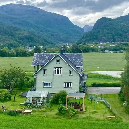 Downtown And Rural, Walking Distance To Center