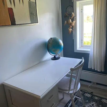 Downtown And Rural, Walking Distance To Center Apartment